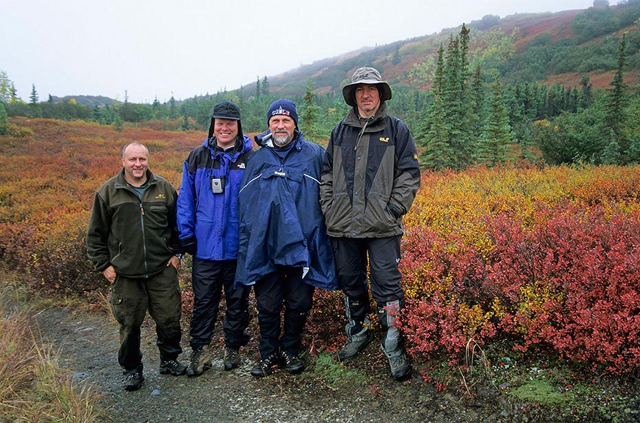 v.r.Bernhard,Andreas,Perry und Ich (stehe im Loch), Denali-Nationalpark - (Alaska), f.r.Bernhard,Andreas,Perry and me (stay in a hole)