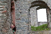 Maria und Emilia auf der Burgruine Koenigstein, Hessen - (Taunus 2012), Maria and Emilia visit Castle Ruin Koenigstein