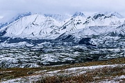 Neuschnee auf den Bergen der Alaskakette und in der Tundra, Denali Nationalpark  -  Alaska, Fresh snow on the mountains of the Alaska range and in the tundra