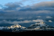 Berggipfel der Alaska-Bergkette und herbstliche Tundra, Denali Nationalpark  -  Alaska, Mountain peaks of the Alaska range and tundra landscape in fall