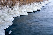 Eisstrukturen an einem Flussufer, Nord-Ostsee Kanal   -  Schleswig-Holstein, Ice structures on a riverbank