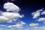 Wolkenformation am blauen Himmel, Kreis Steinburg  -  Schleswig-Holstein, Cloud formation at the blue sky